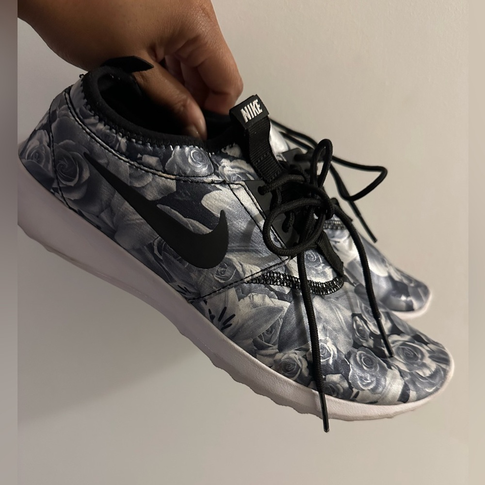 Nike Roshe Floral/rose print shoes